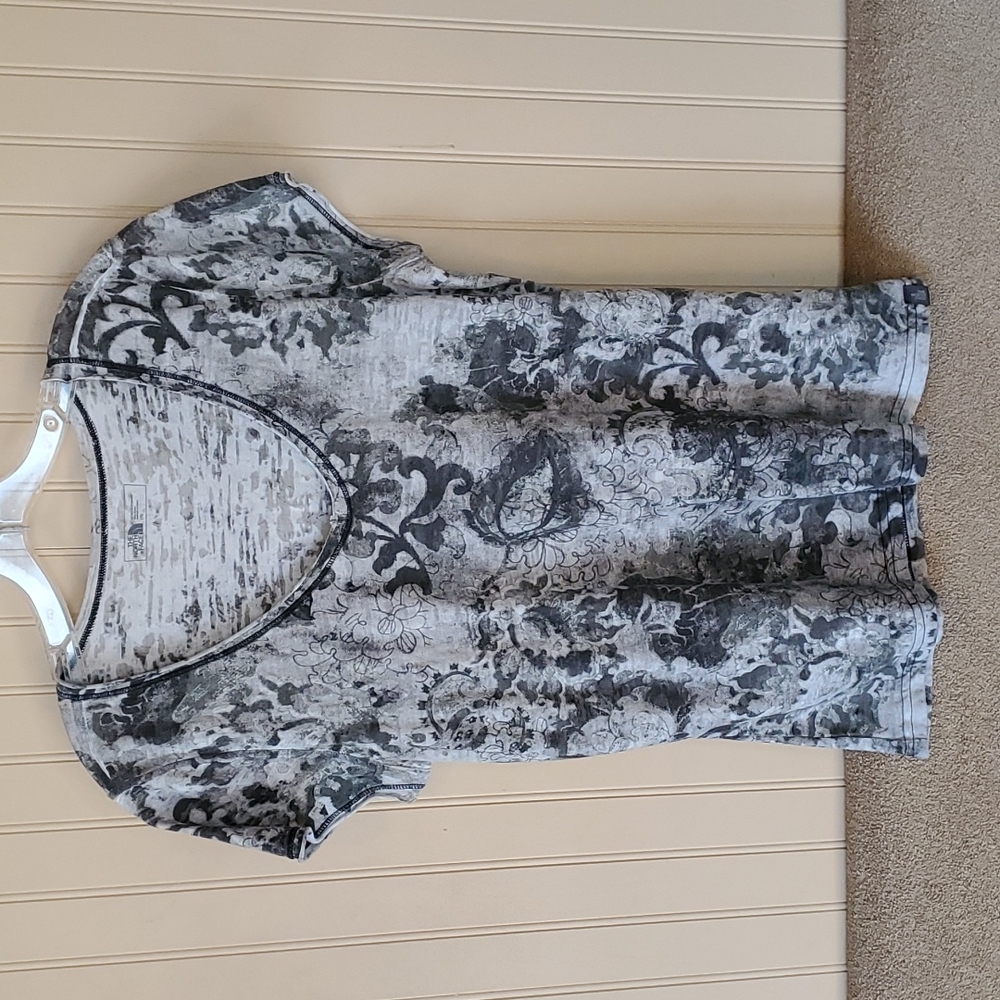 The North Face tee size large sheer black white gray short sleeves